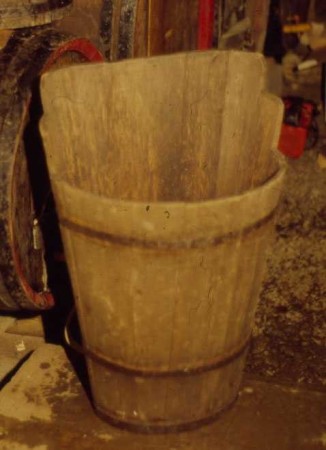 Butte aus Holz, H&ouml;he 79 cm, Querschnitt oben 47 x 30, unten 30  x 25  